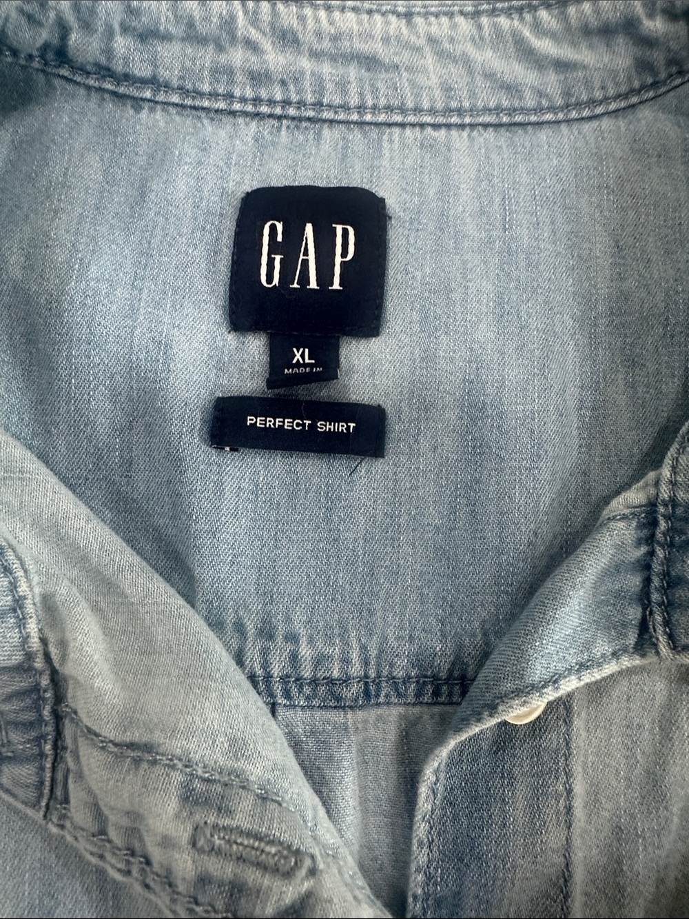 GAP Light Wash Denim perfect Shirt. Chambray - Picture 3 of 4